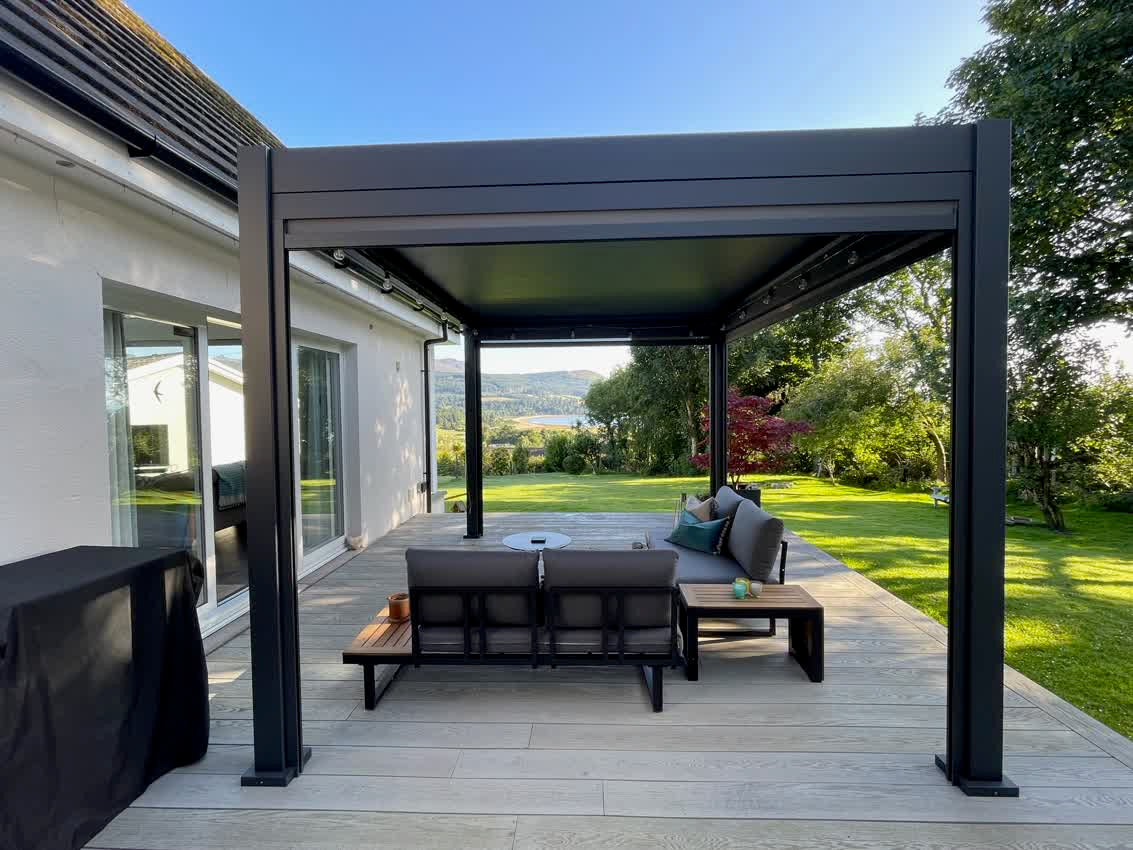 Aura pergola in a real customer garden