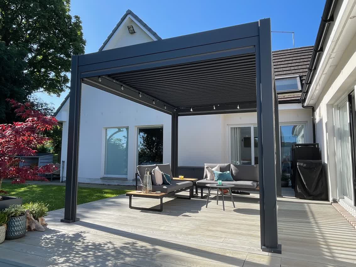 Aura pergola in a real customer garden