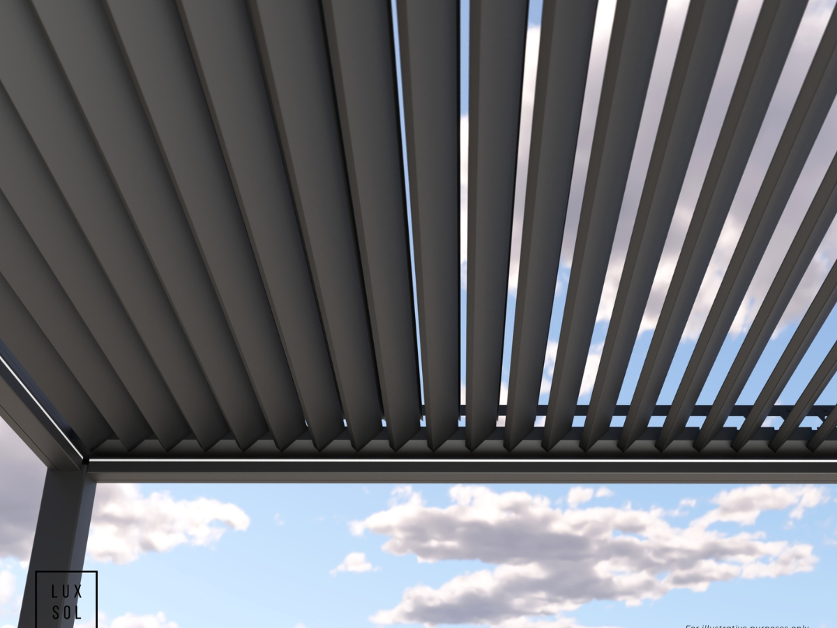 LuxSol Aura 3x3 · Manually adjustable louvres