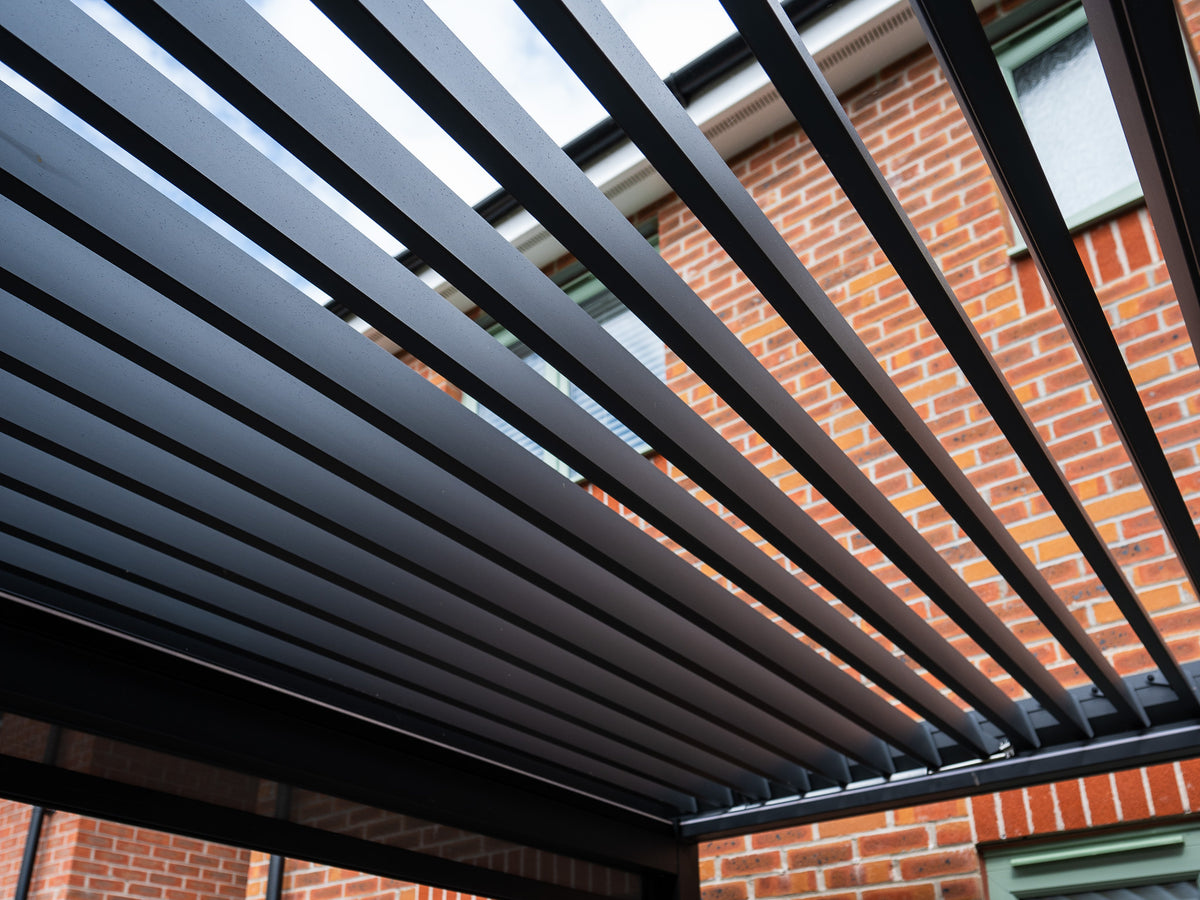 Como electric pergola with roof louvres open