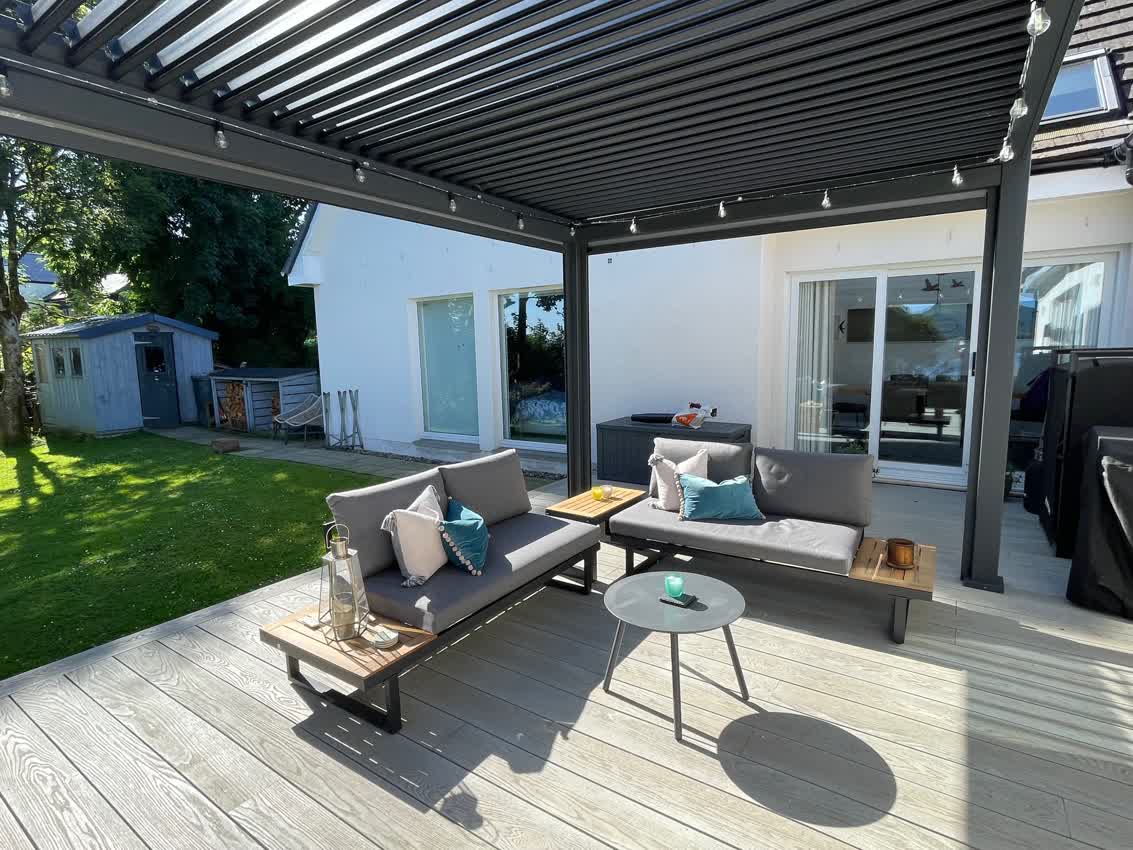 Aura pergola in a real customer garden