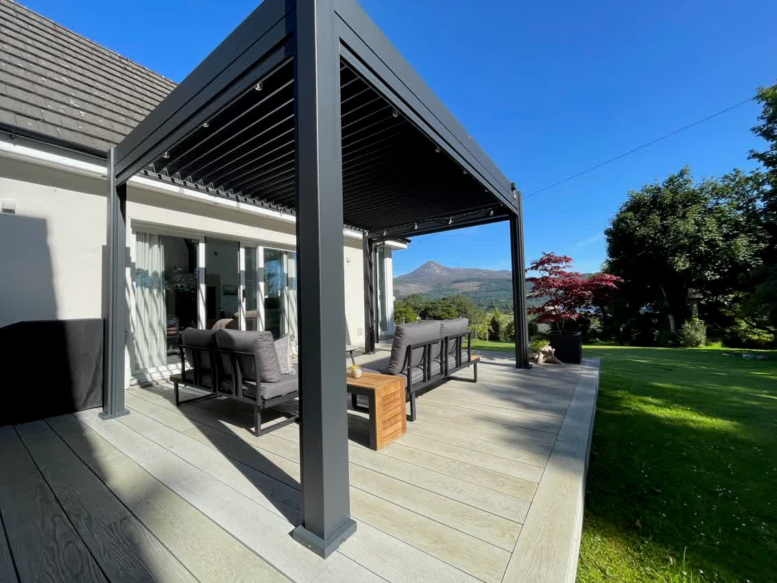 Aura pergola in a real customer garden