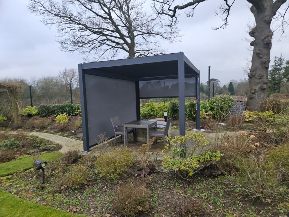 Aura pergola in a real customer garden