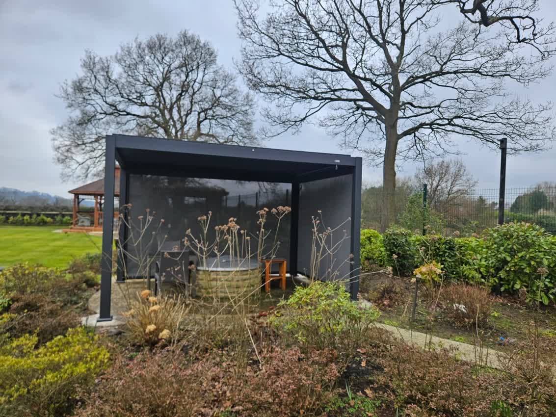 Aura pergola in a real customer garden