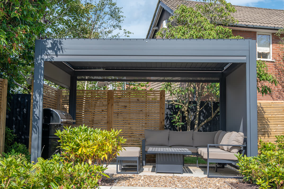 Como pergola in a real customer garden