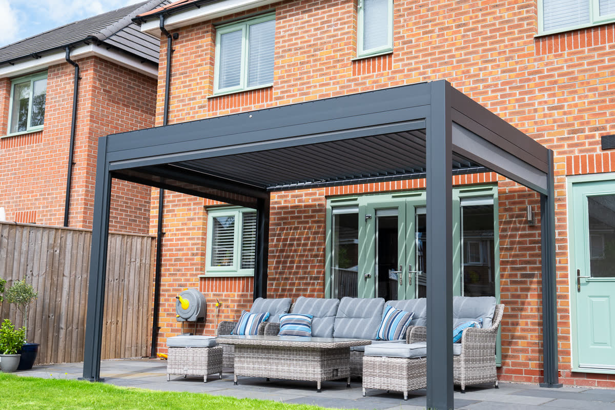 Como pergola in a real customer garden
