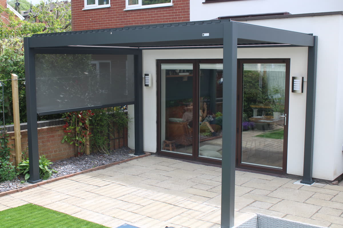 Como pergola in a real customer garden