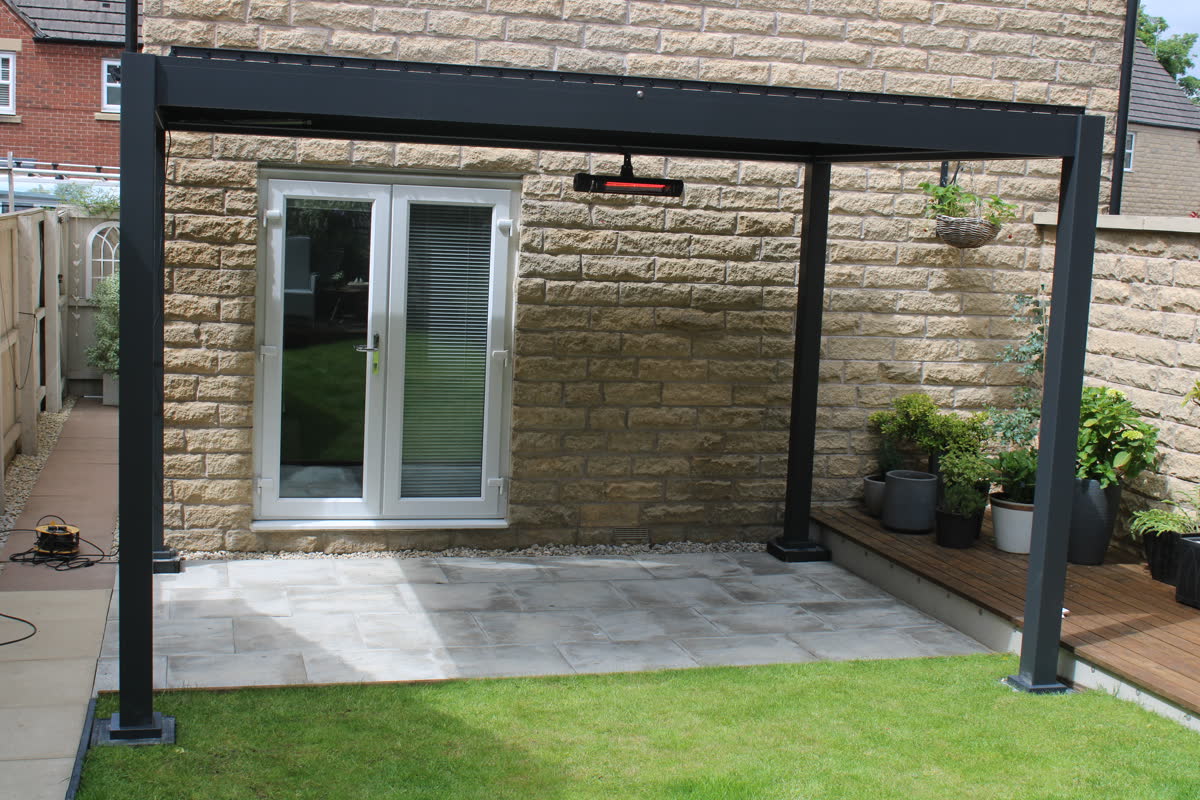 Como pergola in a real customer garden