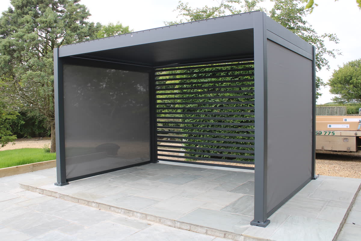 Como pergola in a real customer garden
