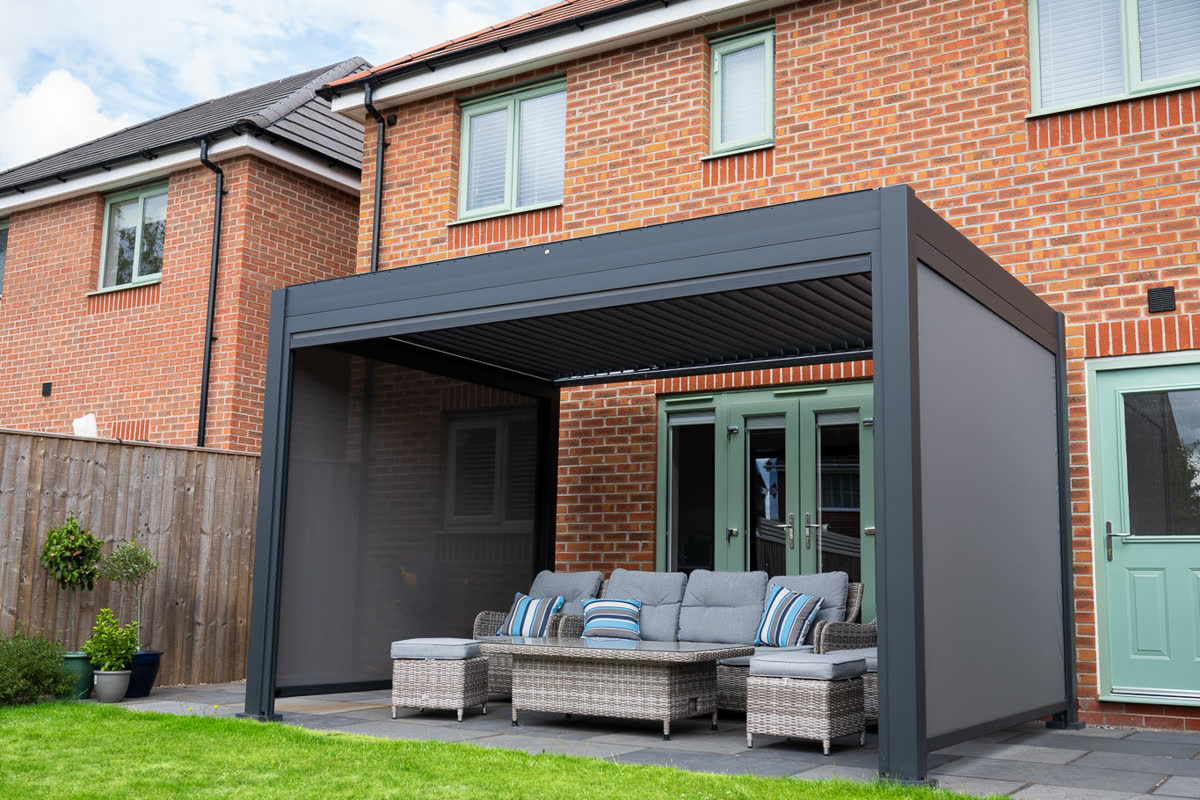 Como pergola in a real customer garden