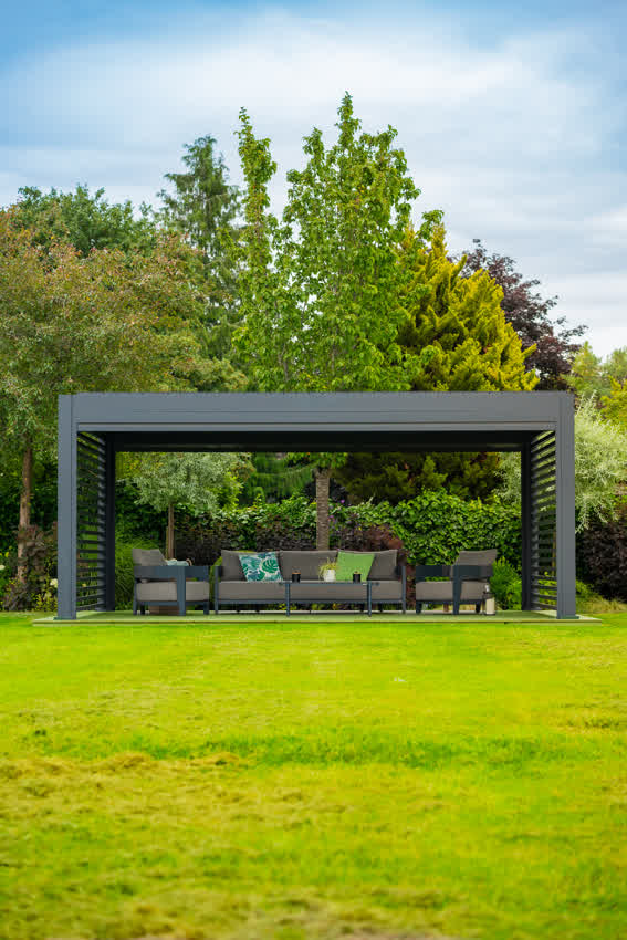Tora pergola in a real customer garden