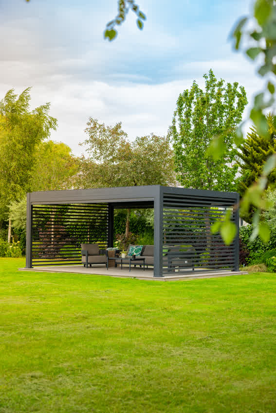 Tora pergola in a real customer garden