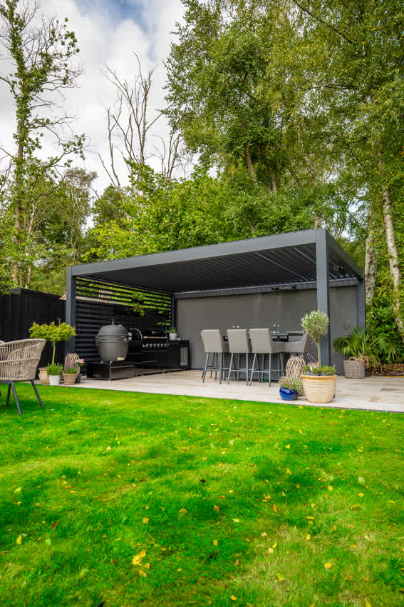 Tora pergola in a real customer garden