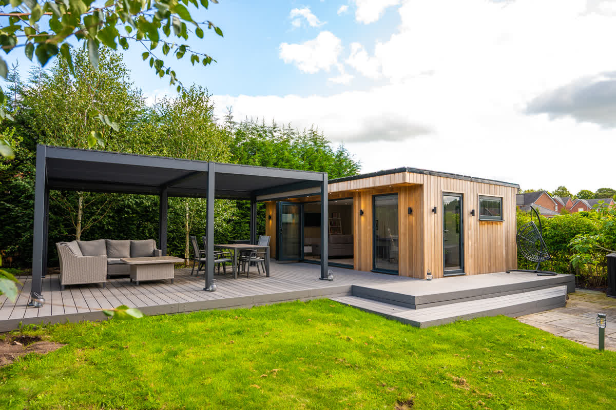 Tora pergola in a real customer garden